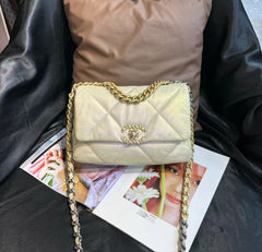 Chanel 19 Bag in pearlescent white (shoulder bag)